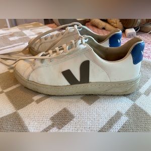 Vejas Size 9 blue with Green V! Pretty used! Standard style!